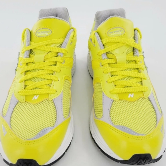 - New Balance 2002R Yellow Lime M2002RLC Men\'s Size 8 women\'s 10 Running main image 6